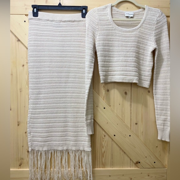 Freshman 1996 Dresses & Skirts - ❤️‍🔥❤️‍🔥Vacation Boho Ready Creamy Knit Fringe Skirt & Long-sleeve Crop Top Set